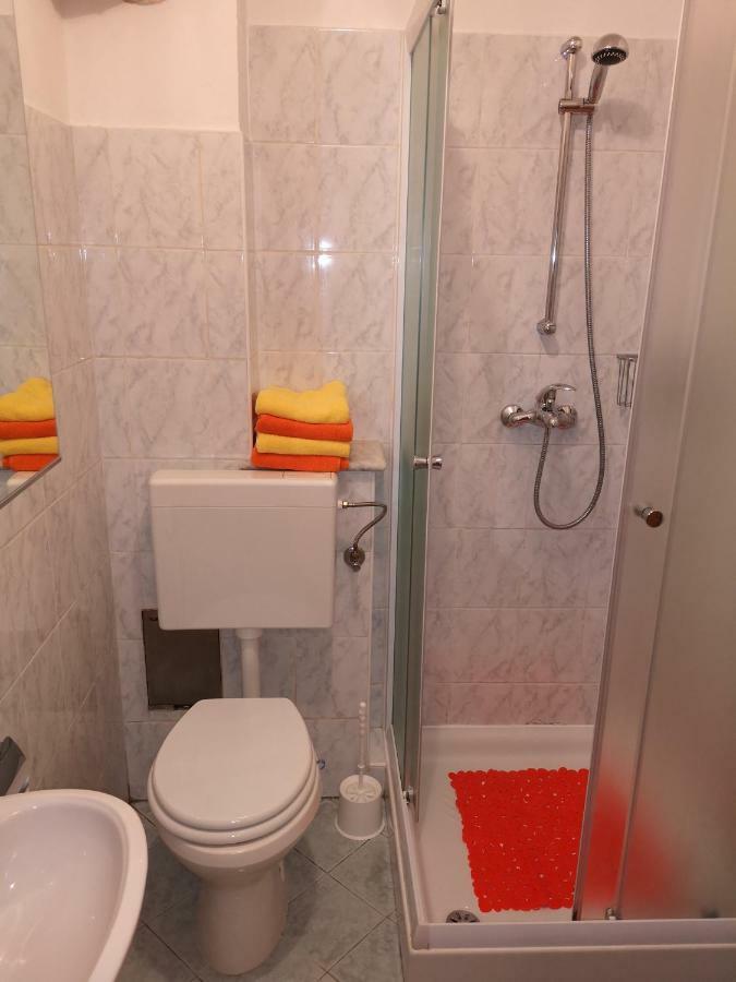 Studio Bubi Koper Luaran gambar