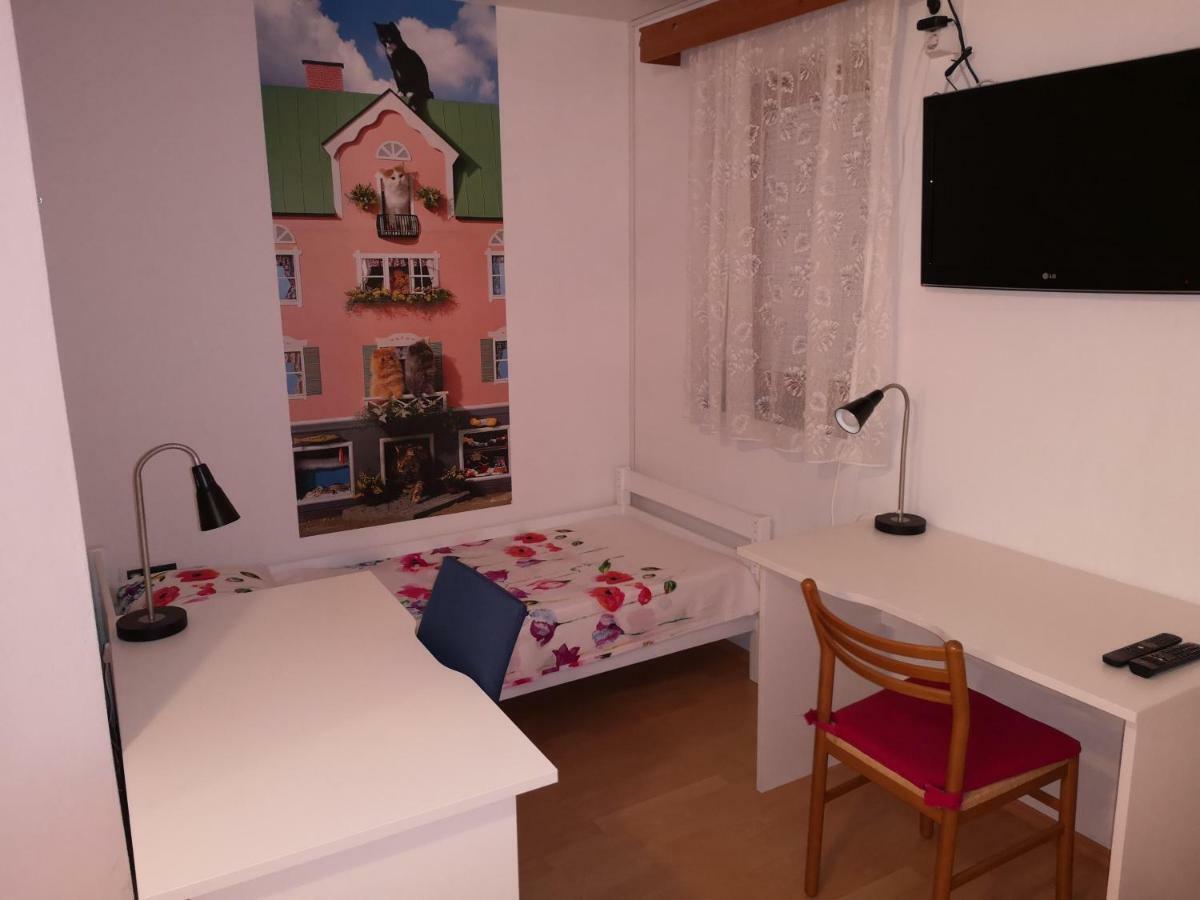 Studio Bubi Koper Luaran gambar